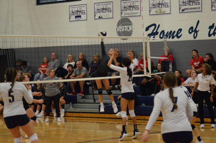 Weir Builds Confidence With Sweep of Madonna